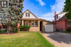 8 CAMERON Avenue  Dundas, ON L9H 1P5