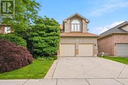 207 VALRIDGE DRIVE  Hamilton, ON L9G 4Y4
