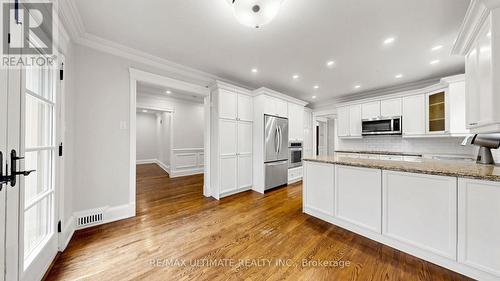 776 SPADINA ROAD , Toronto, Ontario M5P 2X6 3
