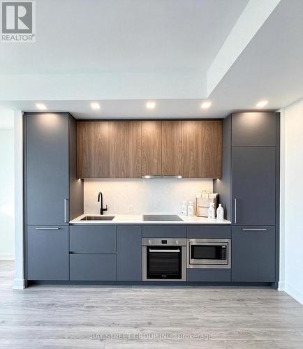 4608 - 609 SHERBOURNE STREET , Toronto, Ontario M4X 0A4 2