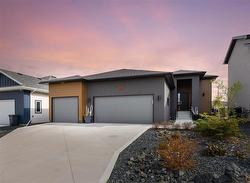 12 Munnion Road  Winnipeg, MB R3R 3Y6