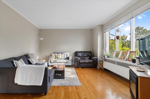 5017 Av. Patricia , Montréal (Côte-des-Neiges/Notre-Dame-de-Grâce), QC H4V 1Y7 3