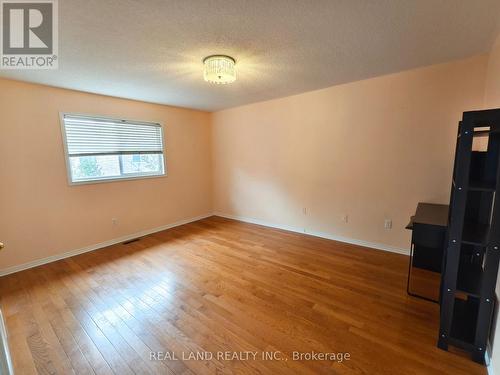 68 WATERTON CRESCENT , Richmond Hill, Ontario L4B 4L2 5