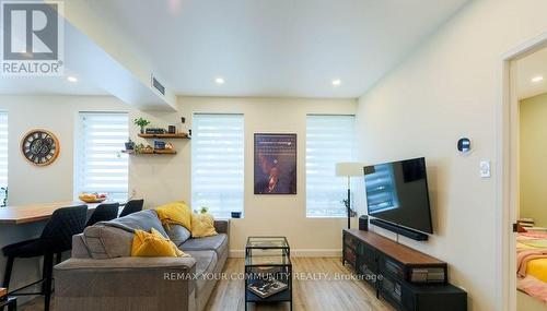 405 - 2874 KEELE STREET , Toronto, Ontario M3M 3C4 4