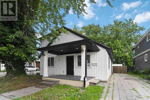 85 PELHAM ROAD , St. Catharines, Ontario L2S 1S3 2
