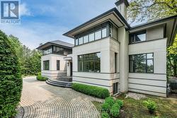 725 MANOR AVENUE  Ottawa, ON K1M 0E4