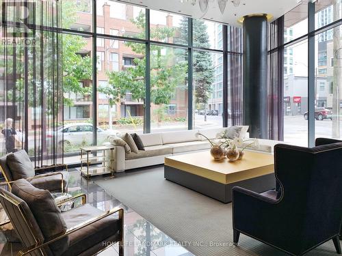 2503 - 32 DAVENPORT ROAD , Toronto, Ontario M5R 0B5 2