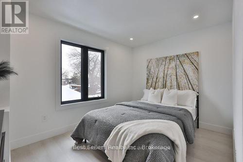 2A - 172 ROYAL YORK ROAD , Toronto, Ontario M8V 2V4 4