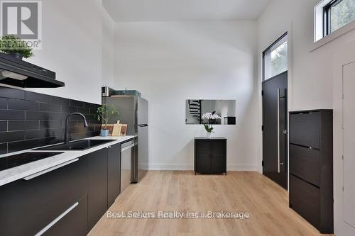 2B - 172 ROYAL YORK ROAD , Toronto, Ontario M8V 2V4 5