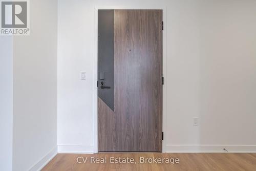 407 - 1037 THE QUEENSWAY , Toronto, Ontario M8Z 6C7 2