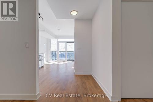 407 - 1037 THE QUEENSWAY , Toronto, Ontario M8Z 6C7 3
