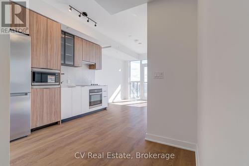 407 - 1037 THE QUEENSWAY , Toronto, Ontario M8Z 6C7 4