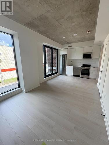 313 - 1 VINE AVENUE , Toronto, Ontario M6P 0C8 5