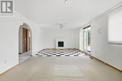 Lrg fam/snrm w/wood FP & sliding drs to bckyrd - 36 Algonquin Court, Hamilton, ON 