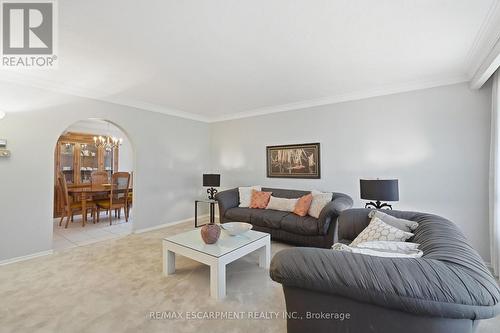 Spacious living room - 36 Algonquin Court, Hamilton, ON 