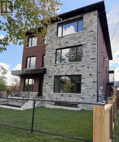 3 - 25 OXFORD STREET , Richmond Hill, Ontario L4C 4L6 2