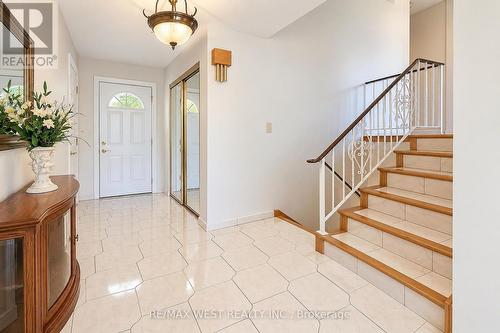 34 GLEN CASTLE DRIVE , Hamilton, Ontario L8G 2Z4 2