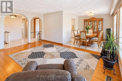 34 GLEN CASTLE DRIVE , Hamilton, Ontario L8G 2Z4 3