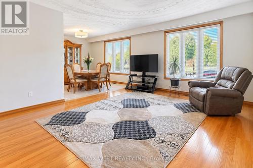 34 GLEN CASTLE DRIVE , Hamilton, Ontario L8G 2Z4 4