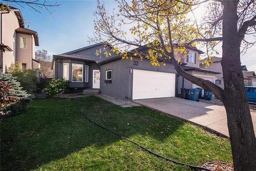 32 Julia Road  Winnipeg, MB R2N 4M5