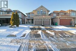 32 DEERGLEN DRIVE Brampton, ON L6R 1M1
