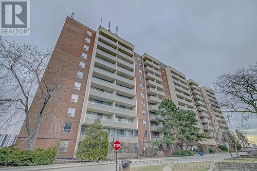 106 - 1 FOUR WINDS DRIVE  Toronto, ON M3J 2T1