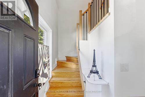 UPPER - 34 HAIG STREET , St. Catharines (Haig), Ontario L2R 6K8 2