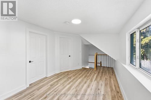 UPPER - 34 HAIG STREET , St. Catharines (Haig), Ontario L2R 6K8 5