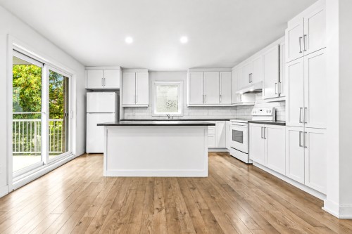 1982 Rue Papineau , Longueuil (Le Vieux-Longueuil), QC J4K 3L6 5