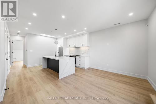 4 - 3RD FLOOR - 158 DOVERCOURT ROAD , Toronto, Ontario M6J 3C4 4