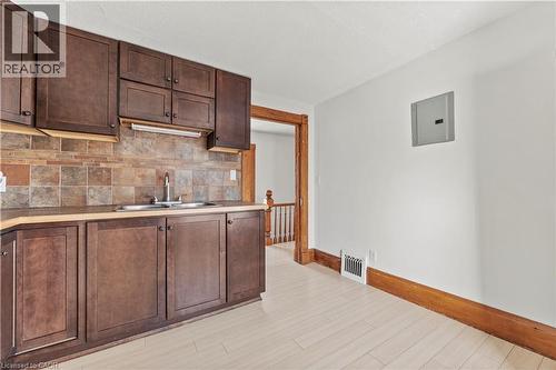 33 RICH Avenue Unit# Upper , Cambridge, Ontario N1R 2A4 3