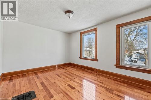 33 RICH Avenue Unit# Upper , Cambridge, Ontario N1R 2A4 5