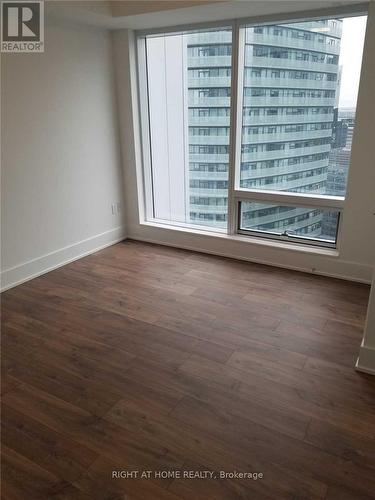 5303 - 10 YORK STREET , Toronto, Ontario M5J 0E1 3
