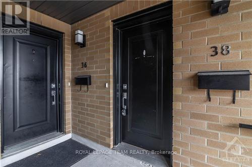 38 BERGERON PRIVATE , Ottawa, Ontario K1C 0C2 2