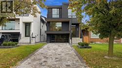 957 HALLIDAY AVENUE  Mississauga, ON L5E 1P4