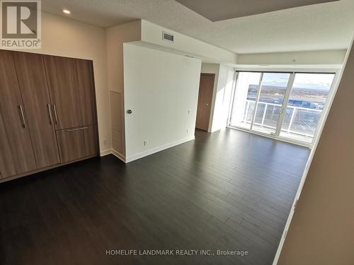 2115 - 17 BATHURST STREET , Toronto, Ontario M5V 0N1 4