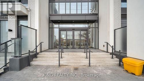 425 - 36 ZORRA STREET , Toronto, Ontario M8Z 0G5 2