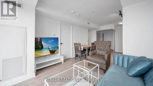 425 - 36 ZORRA STREET , Toronto, Ontario M8Z 0G5 5
