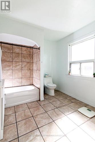 Second Floor Bathroom - 548 Beach Road, Hamilton, ON 