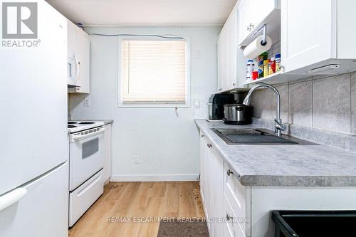Bachelor Kitchen - 548 Beach Road, Hamilton, ON 