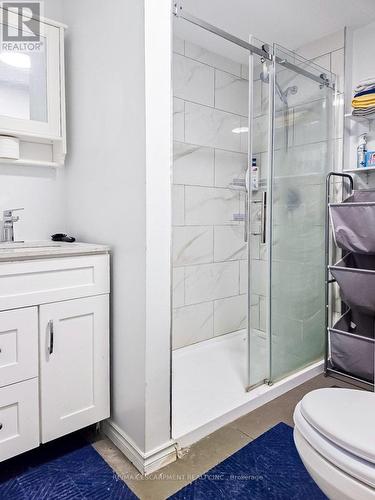 Bachelor Bathroom - 548 Beach Road, Hamilton, ON 