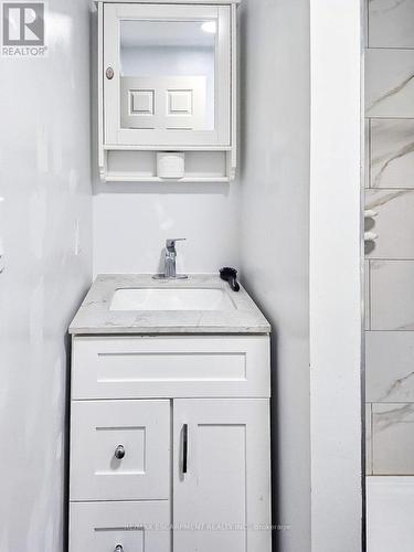 Bachelor Bathroom - 548 Beach Road, Hamilton, ON 