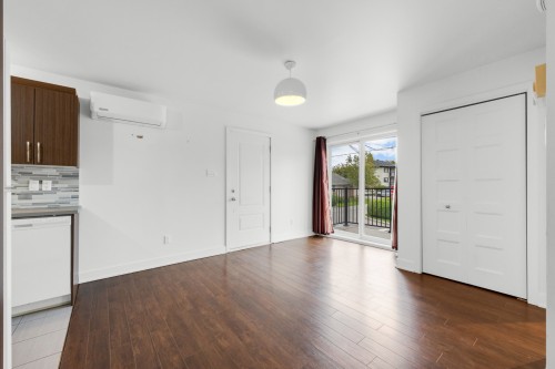 200-90 Rue Bruchési , Blainville, QC J7B 1C7 2