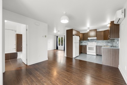 200-90 Rue Bruchési , Blainville, QC J7B 1C7 3