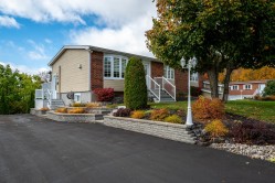 690 Rue Laverdure  Sainte-Agathe-Des-Monts, QC J8C 3E7