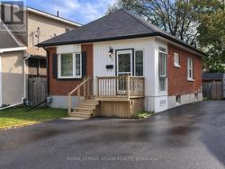 57 HILLCROFT STREET  Oshawa, ON L1G 2M3