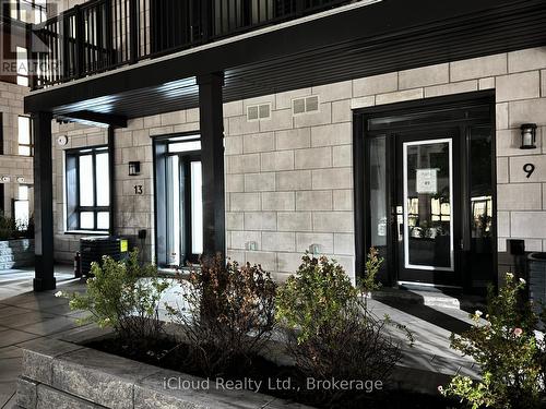 9 - 4025 HICKORY DRIVE , Mississauga, Ontario L4W 1L1 2
