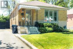 53 SAVONA DRIVE  Toronto, ON M8W 4V2