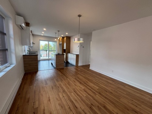 301-575 Rue Jacques-Cartier S. , Saint-Jean-sur-Richelieu, QC J3B 4L3 4