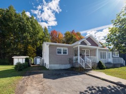 35 Rue Joël  Drummondville, QC J2A 1K4